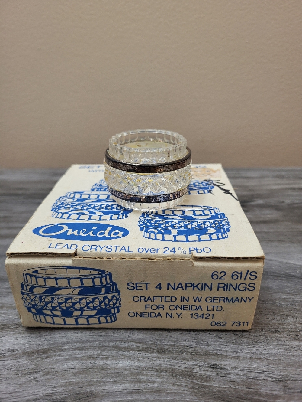 Vintage Oneida Clear Crystal Napkin Ring Set Silver-Plated Bands Set of 4